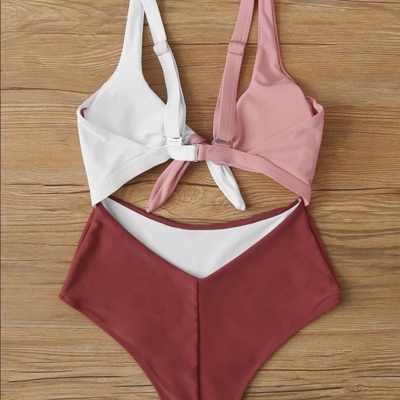 Monokini - Picture 2 of 2